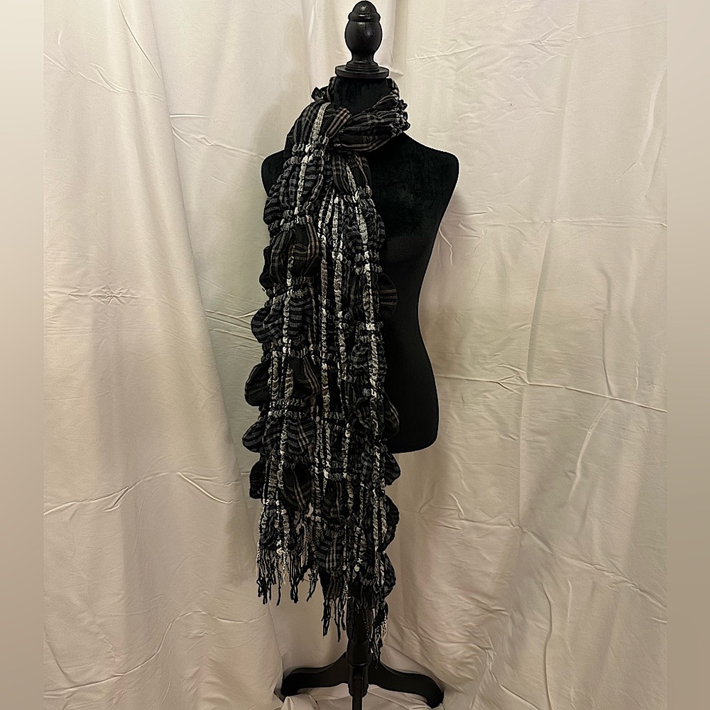 Raunched scarf